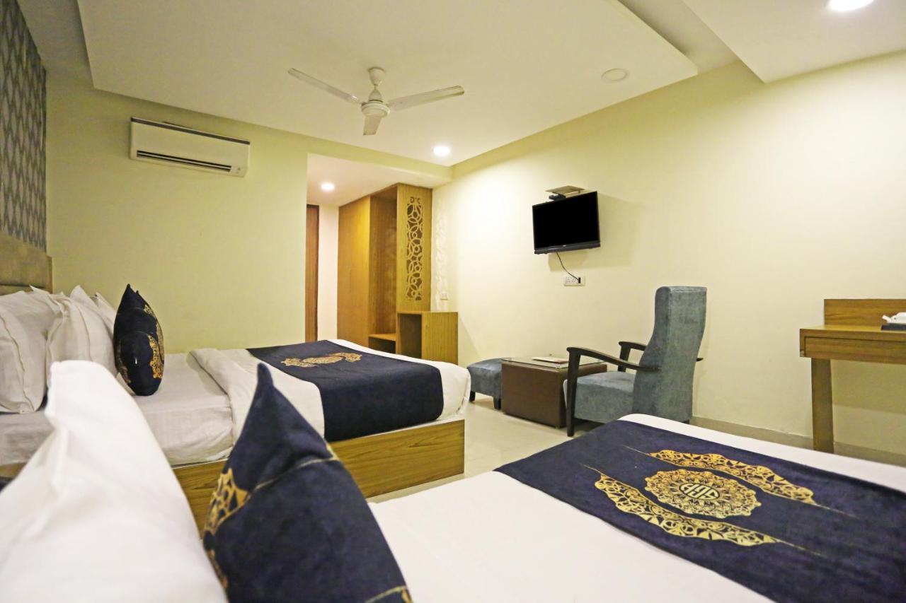 Hotel Grand Suites By D'Capitol Near Delhi Airport 新德里 外观 照片