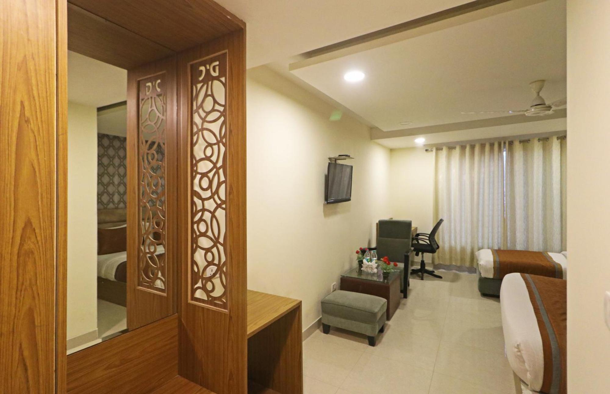 Hotel Grand Suites By D'Capitol Near Delhi Airport 新德里 外观 照片