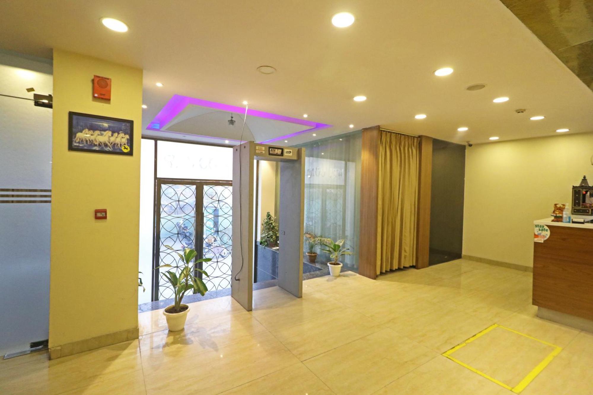 Hotel Grand Suites By D'Capitol Near Delhi Airport 新德里 外观 照片