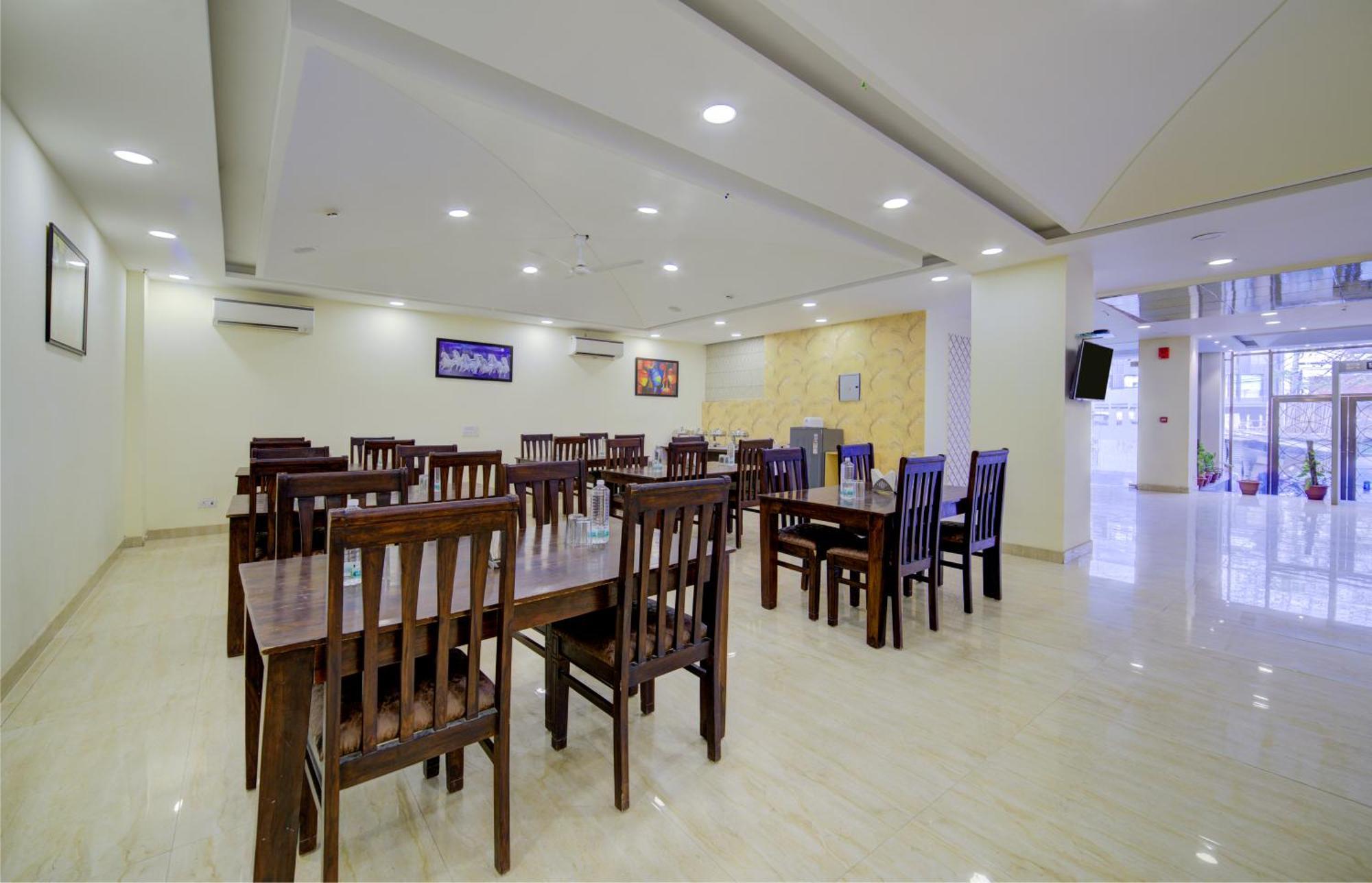 Hotel Grand Suites By D'Capitol Near Delhi Airport 新德里 外观 照片