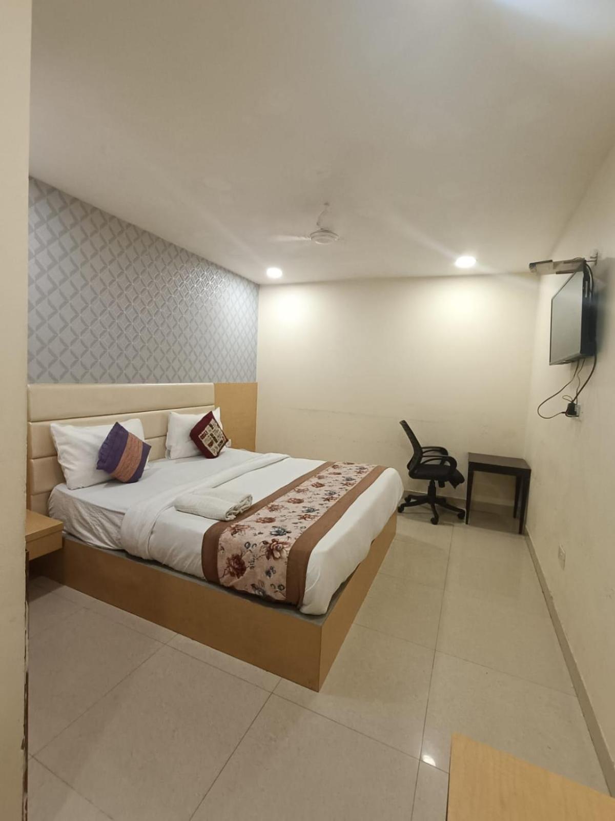 Hotel Grand Suites By D'Capitol Near Delhi Airport 新德里 外观 照片
