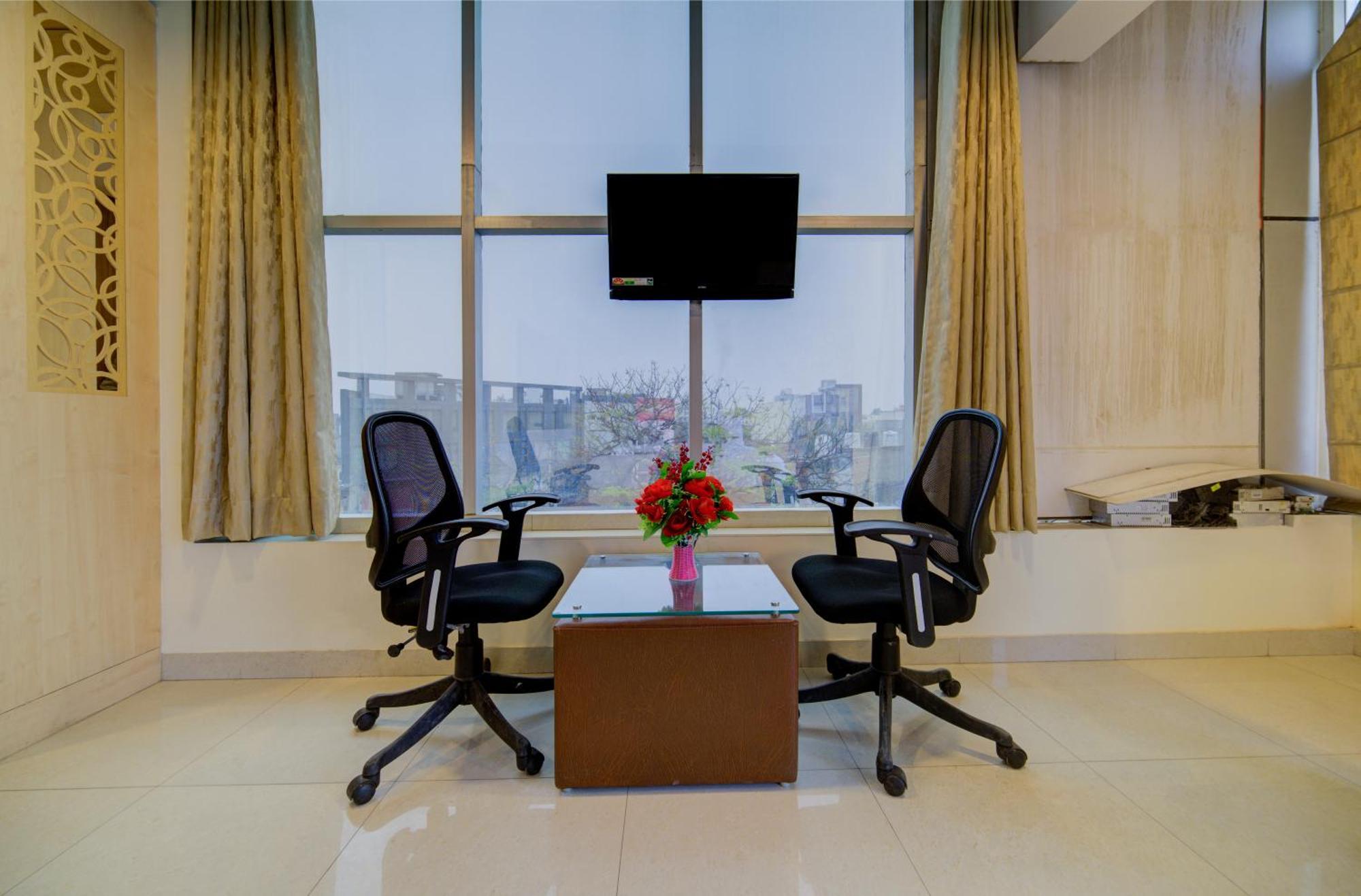 Hotel Grand Suites By D'Capitol Near Delhi Airport 新德里 外观 照片