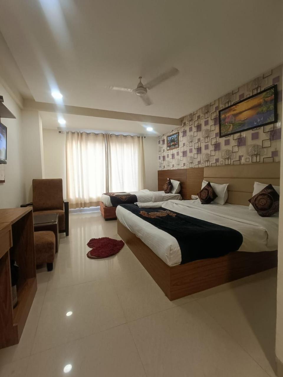 Hotel Grand Suites By D'Capitol Near Delhi Airport 新德里 外观 照片