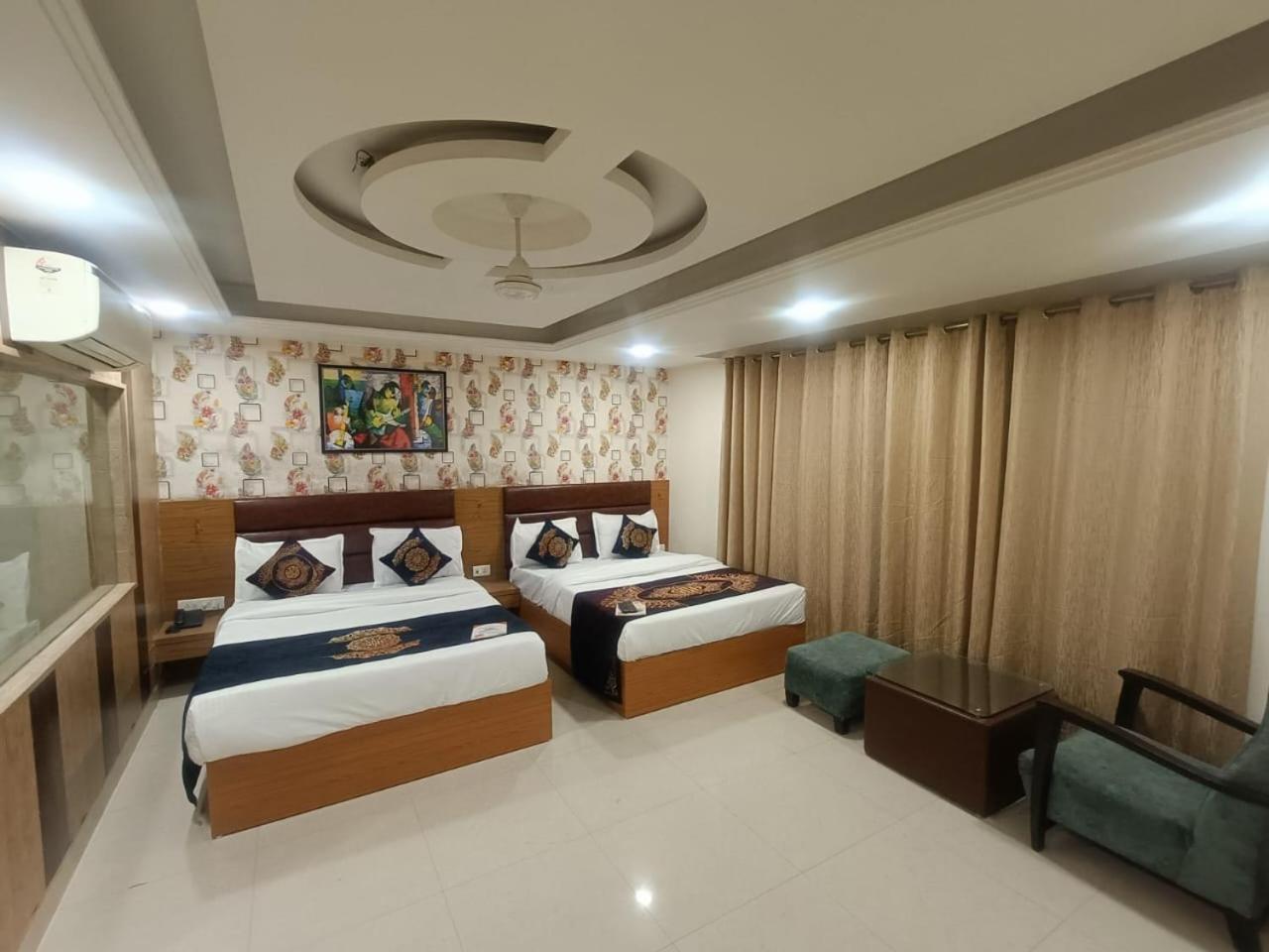 Hotel Grand Suites By D'Capitol Near Delhi Airport 新德里 外观 照片