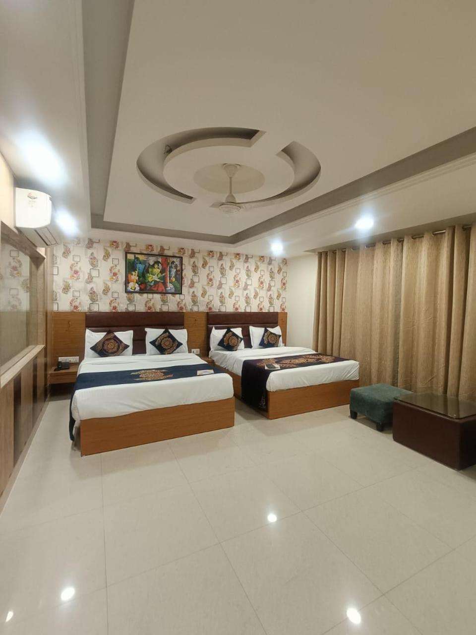 Hotel Grand Suites By D'Capitol Near Delhi Airport 新德里 外观 照片
